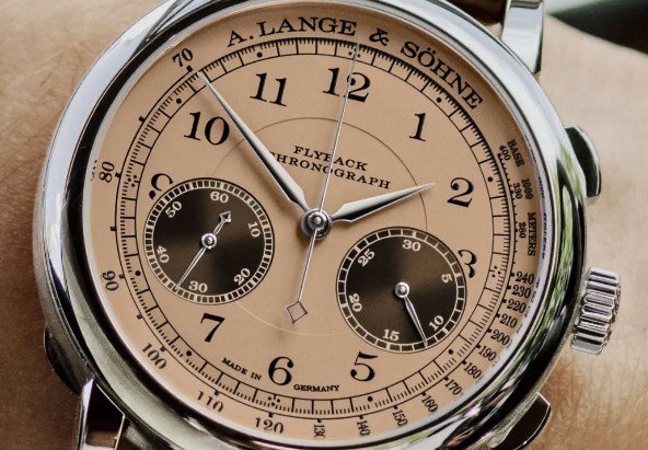 朗格手表后盖磨损，专业修复守护旅行记忆